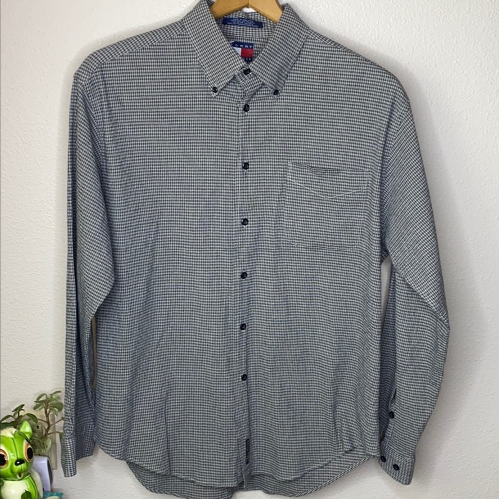Tommy Hilfiger button front top in men’s size Xl